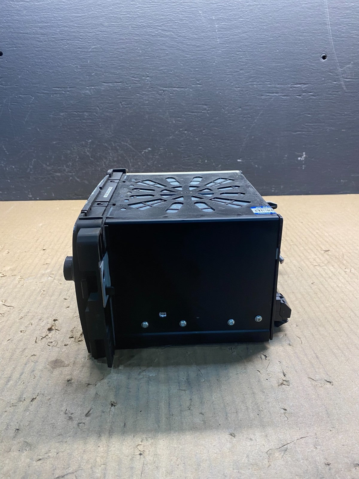 2013 to 2017 Chevrolet Traverse Am Fm Cd Player Radio Screen Display AC2432 DG1