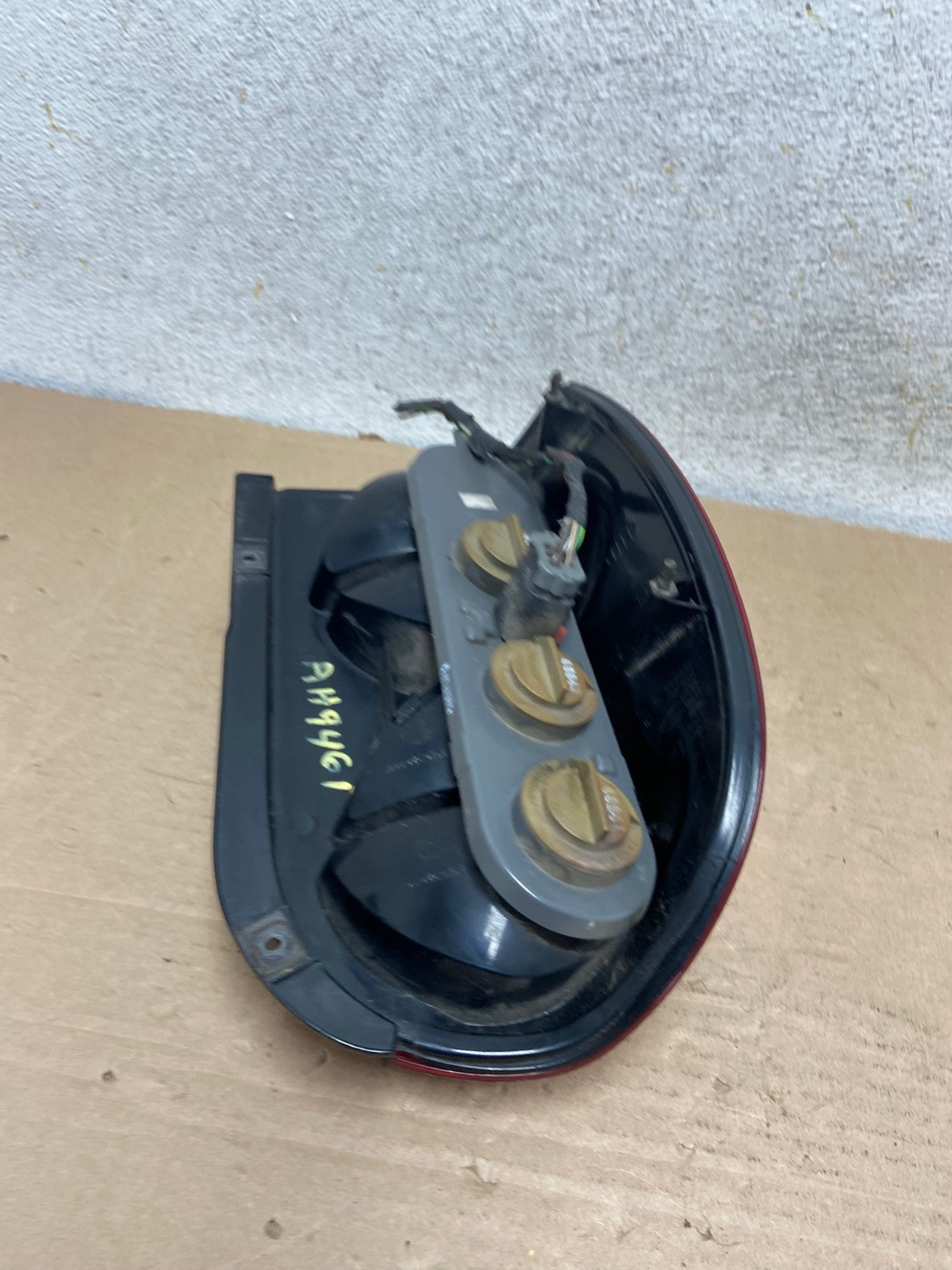 2002 2003 2004 Jeep Liberty Right Passenger Rh Side Tail Light AH9461 LK5