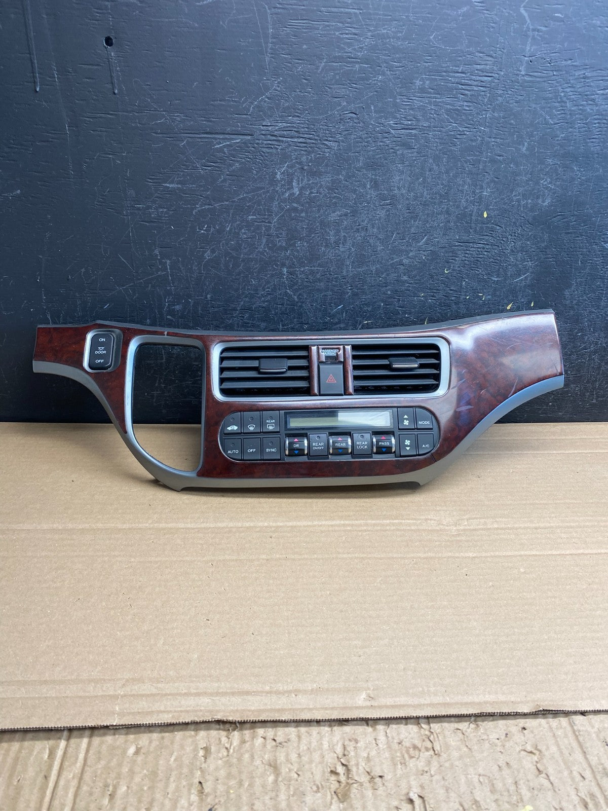 2005 to 2010 Honda Odyssey Radio Climate Control Dash Trim Bezel af9989 DG0