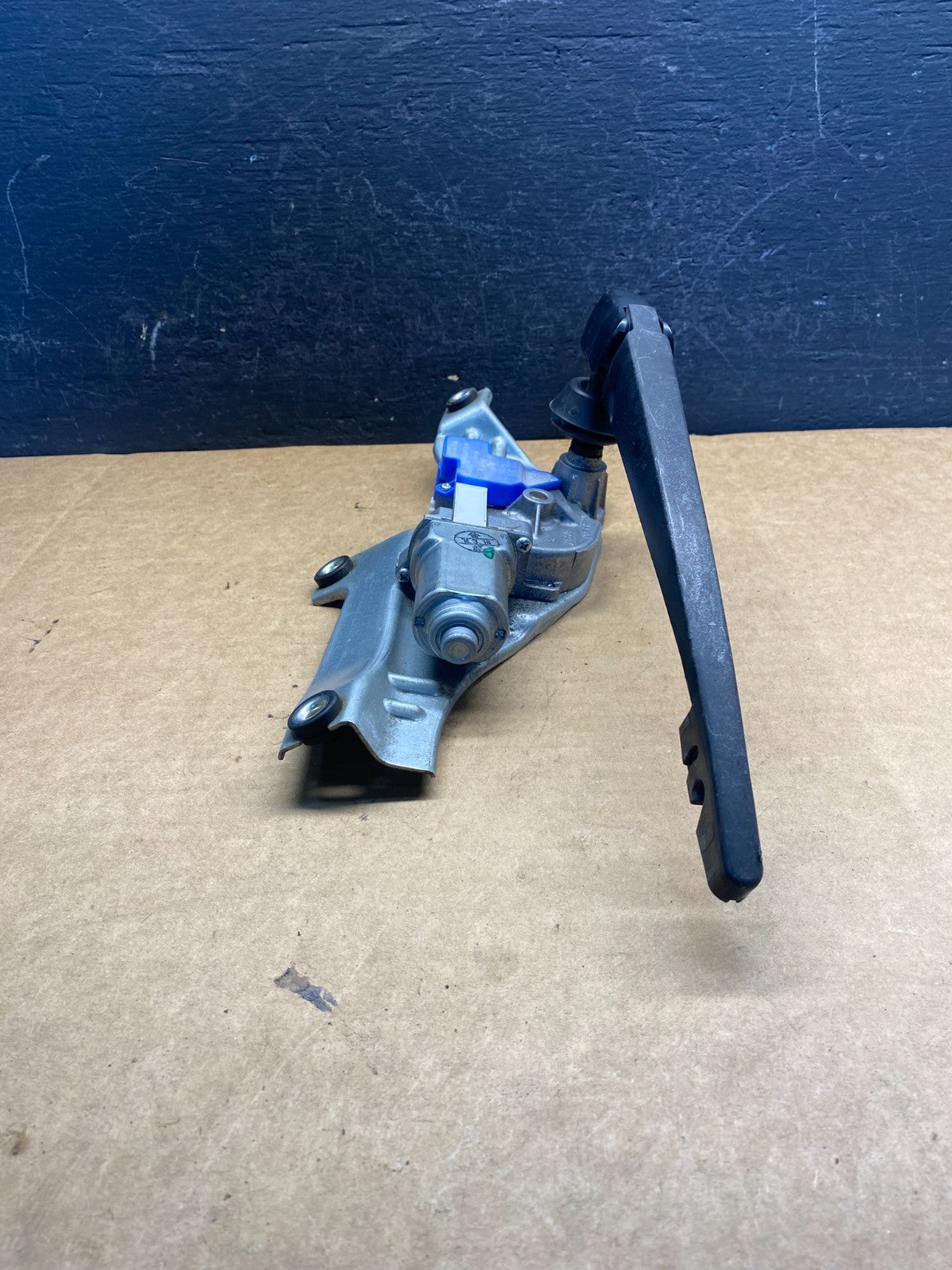 2010 to 2013 Subaru Forester Rear Windshield Washer Wiper Motor AD74742