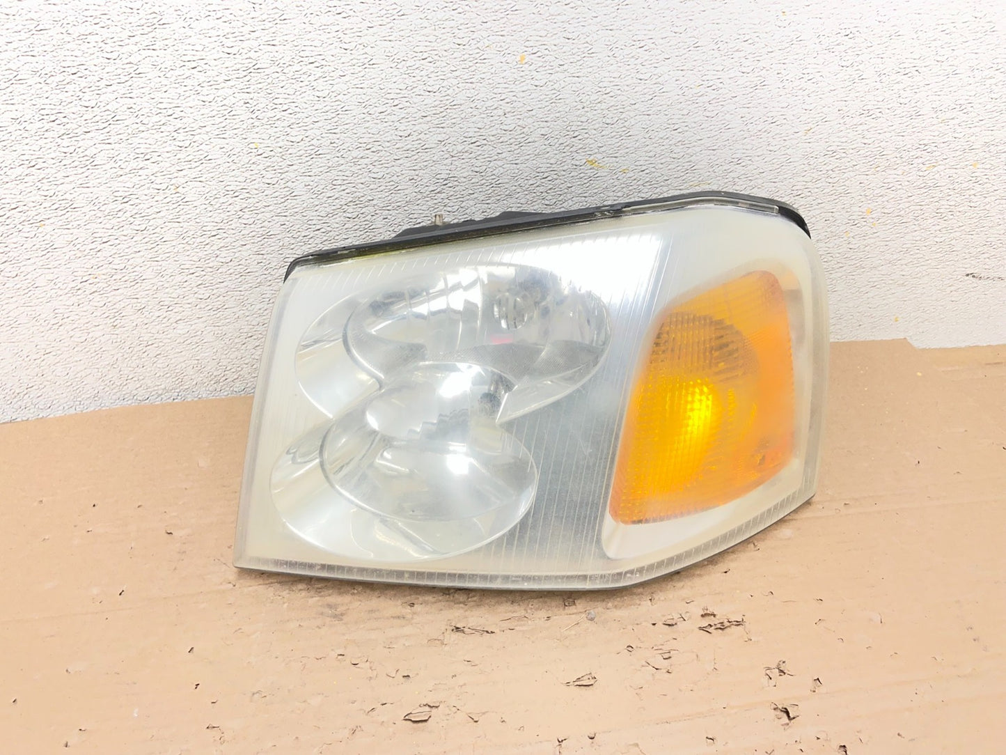 2002 to 2009 Gmc Envoy Left Driver Lh Side Headlight Halogen Oem AB1594 DW0