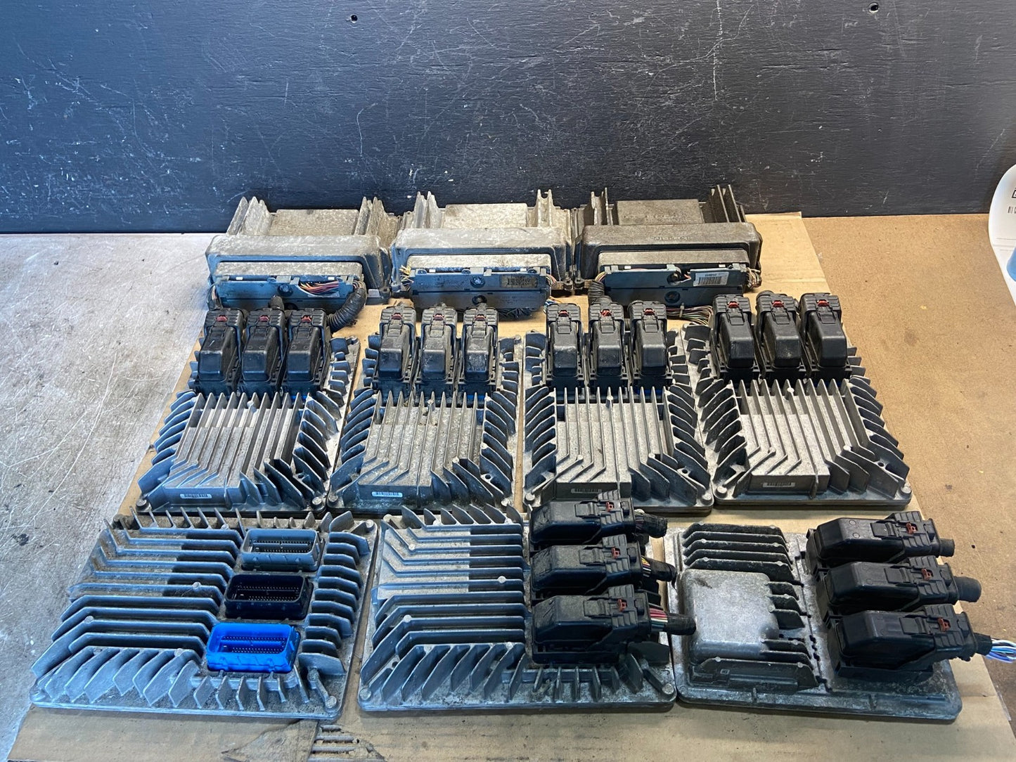 Mix of 10 Chevrolet ECM Engine Computer Module AE25091