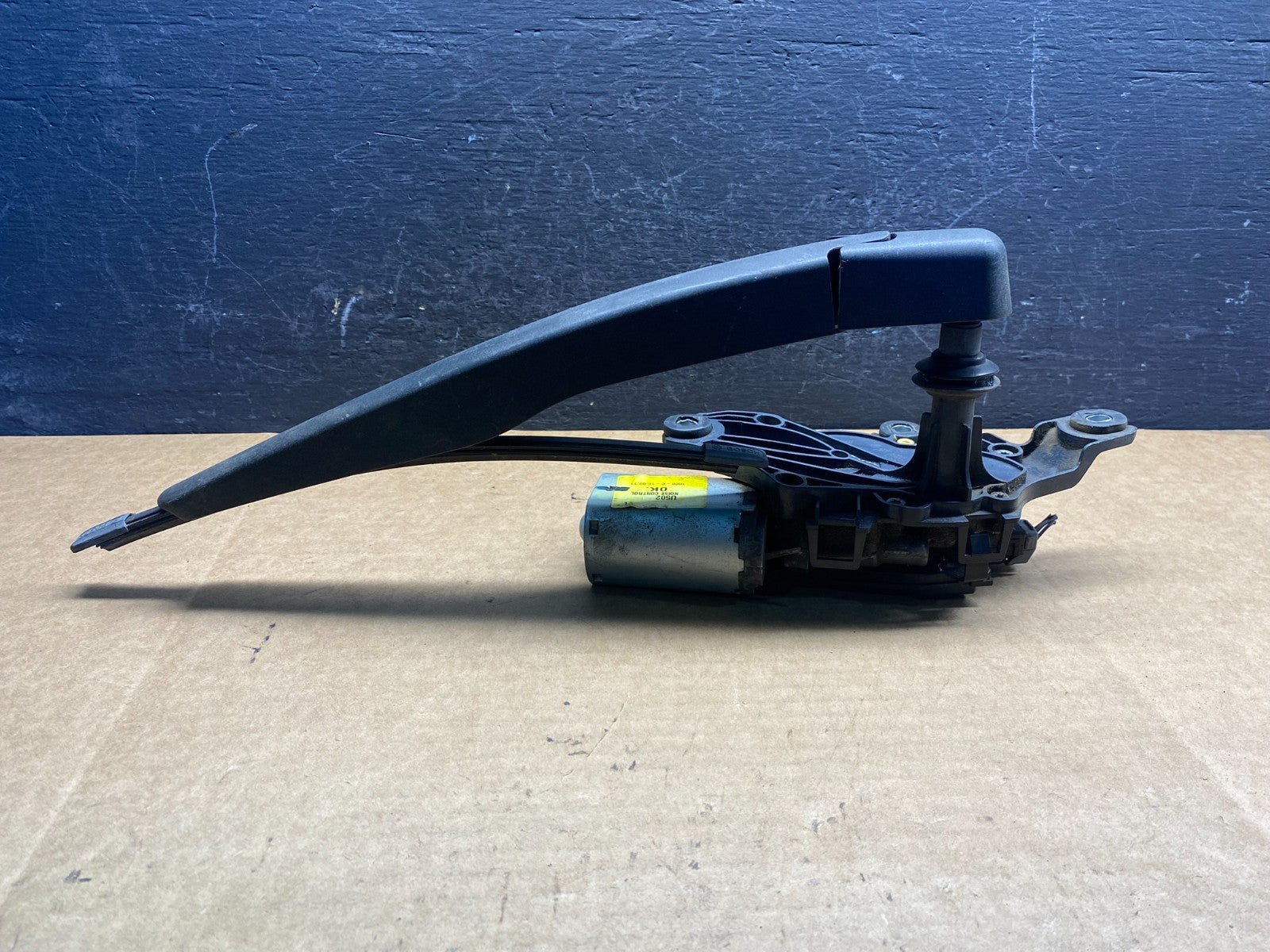 2011 to 2019 Ford Explorer Rear Windshield Wiper Motor ad7510 DG3