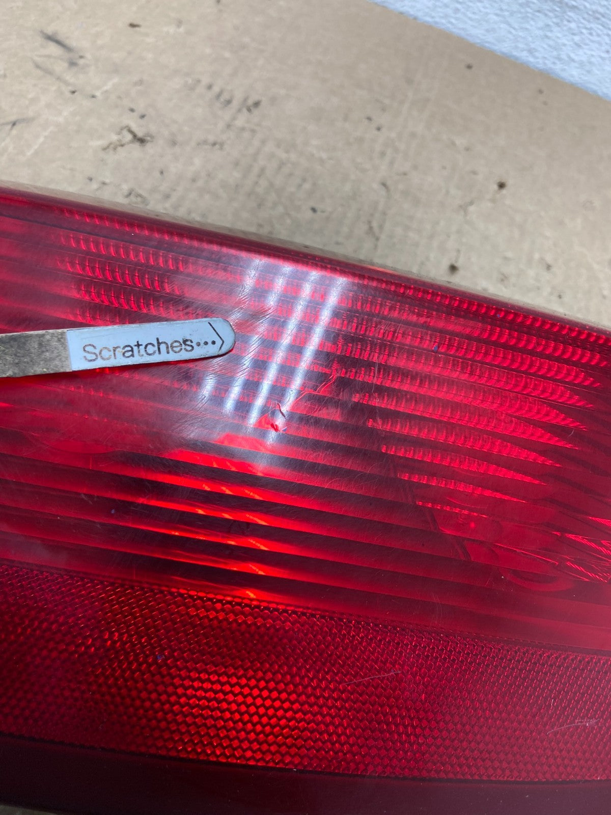 2002 to 2006 Cadillac Escalade Right Passenger RH Side Tail Light AF8072 DW3