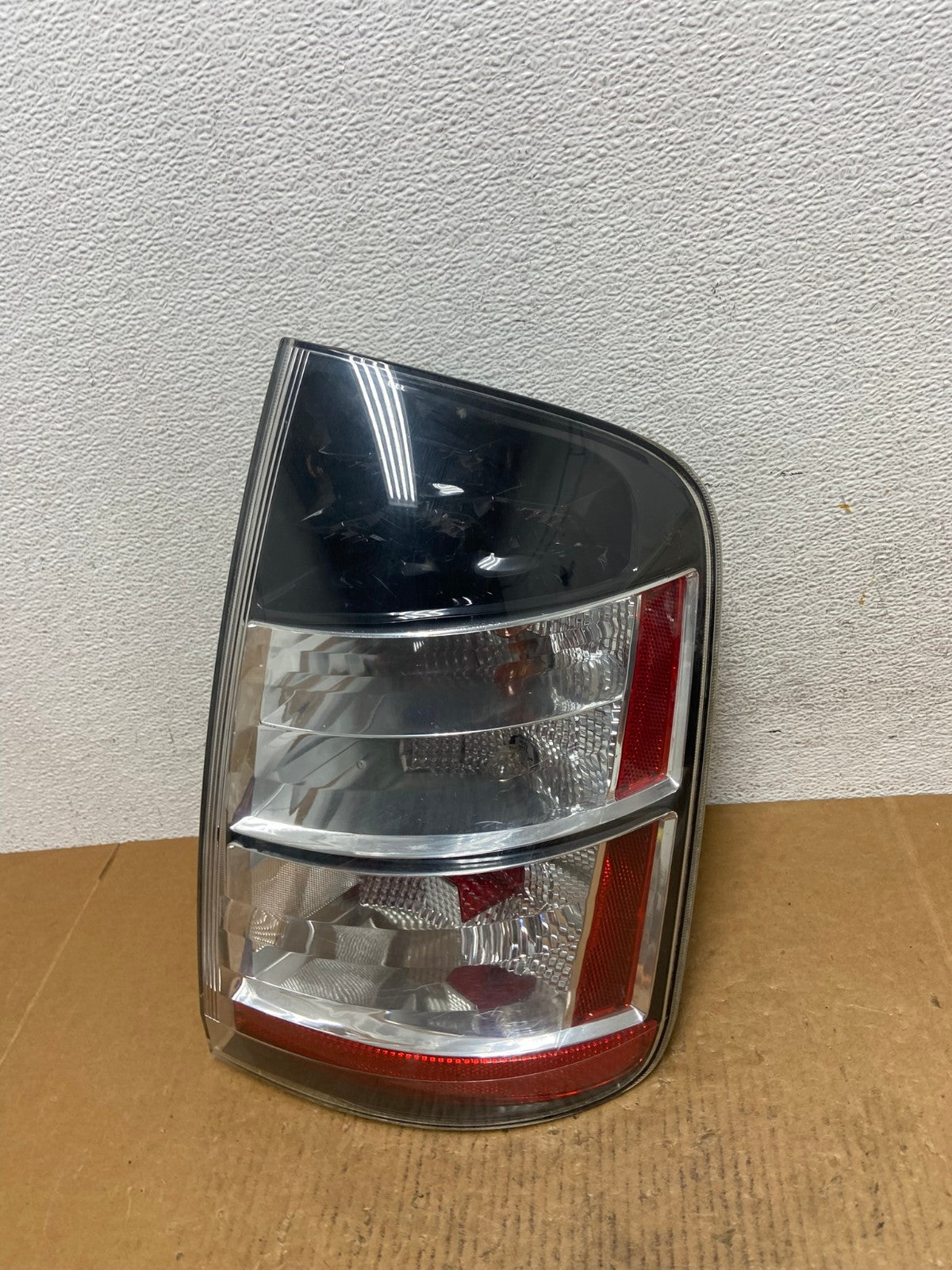 2004 - 2005 Toyota Prius Right Passenger Side Rh Tail Light AE0326 LK0