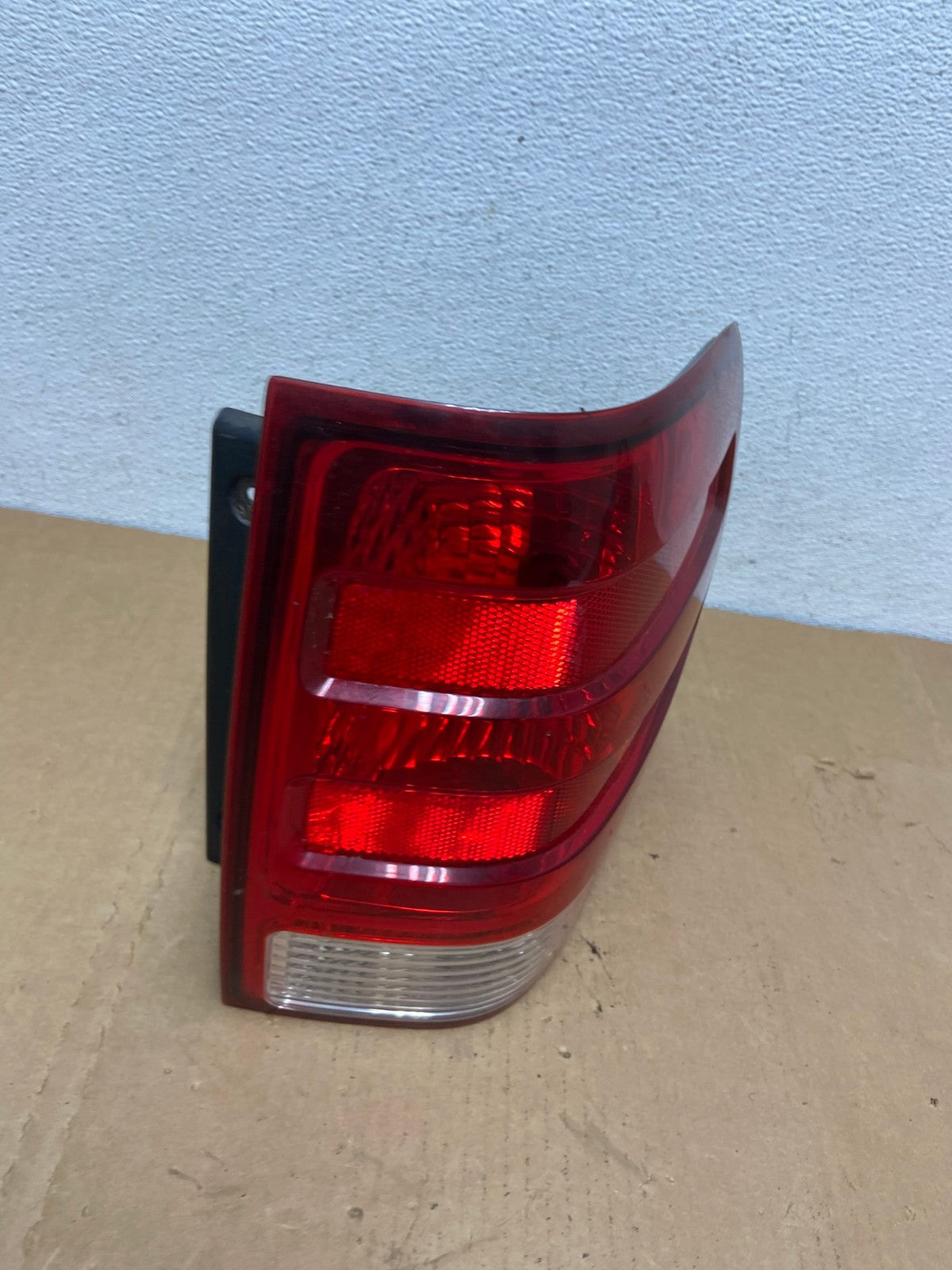 2003 2004 2005 2006 Ford Expedition Right Passenger Rh Tail light AC8432 LK2