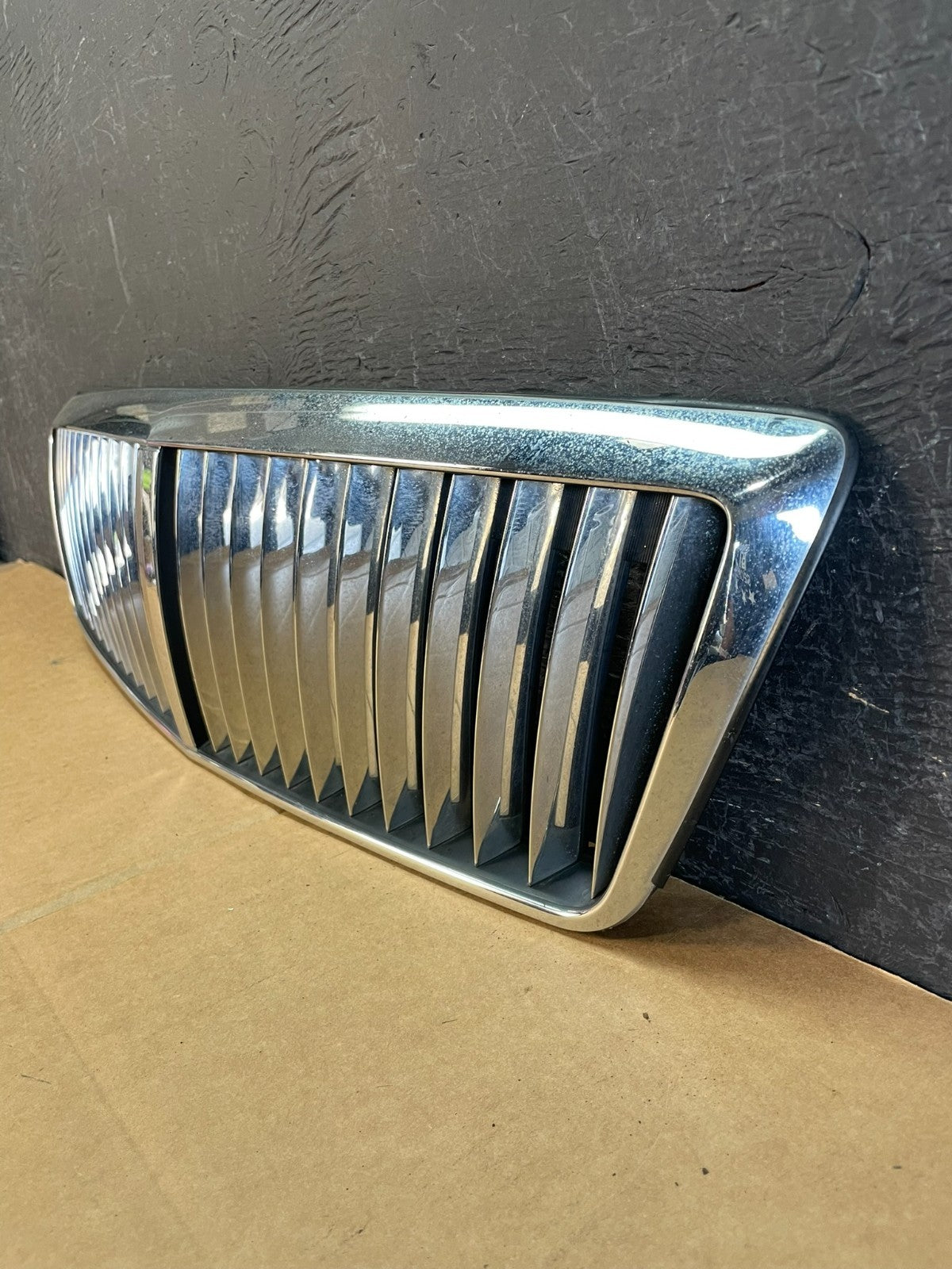2002 to 2005 Hyundai XG350 Front Upper Grill Grille W/Emblem ae0861 DG1
