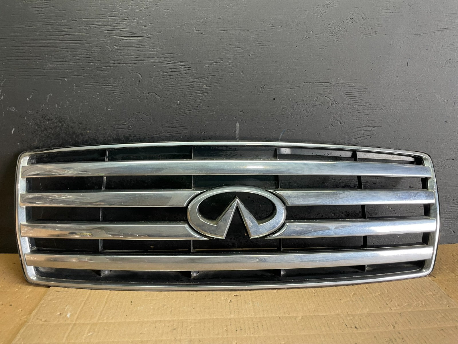 2004 to 2007 Infiniti QX56 Front Upper Chrome Grill Grille AB7681 DG0