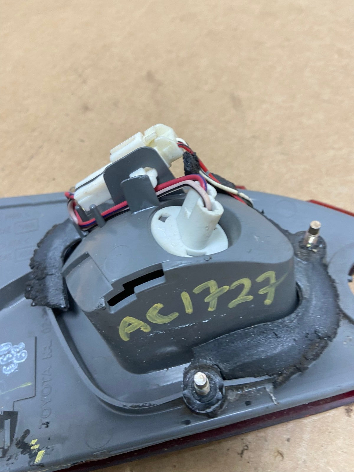 1998-2000  Toyota Corolla Right Passenger RH Side Inner Tail light OEM AC1727 LK8