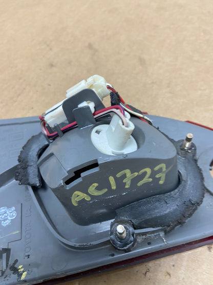 1998-2000  Toyota Corolla Right Passenger RH Side Inner Tail light OEM AC1727 LK8