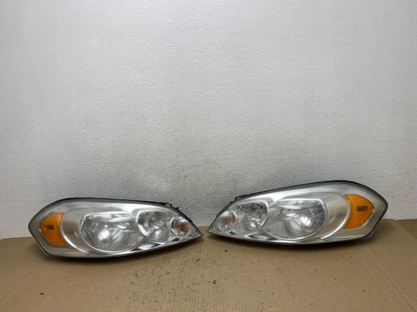 2006 - 2013 Chevrolet Impala Left+Right Set Headlights Halogen AE9805 DW0