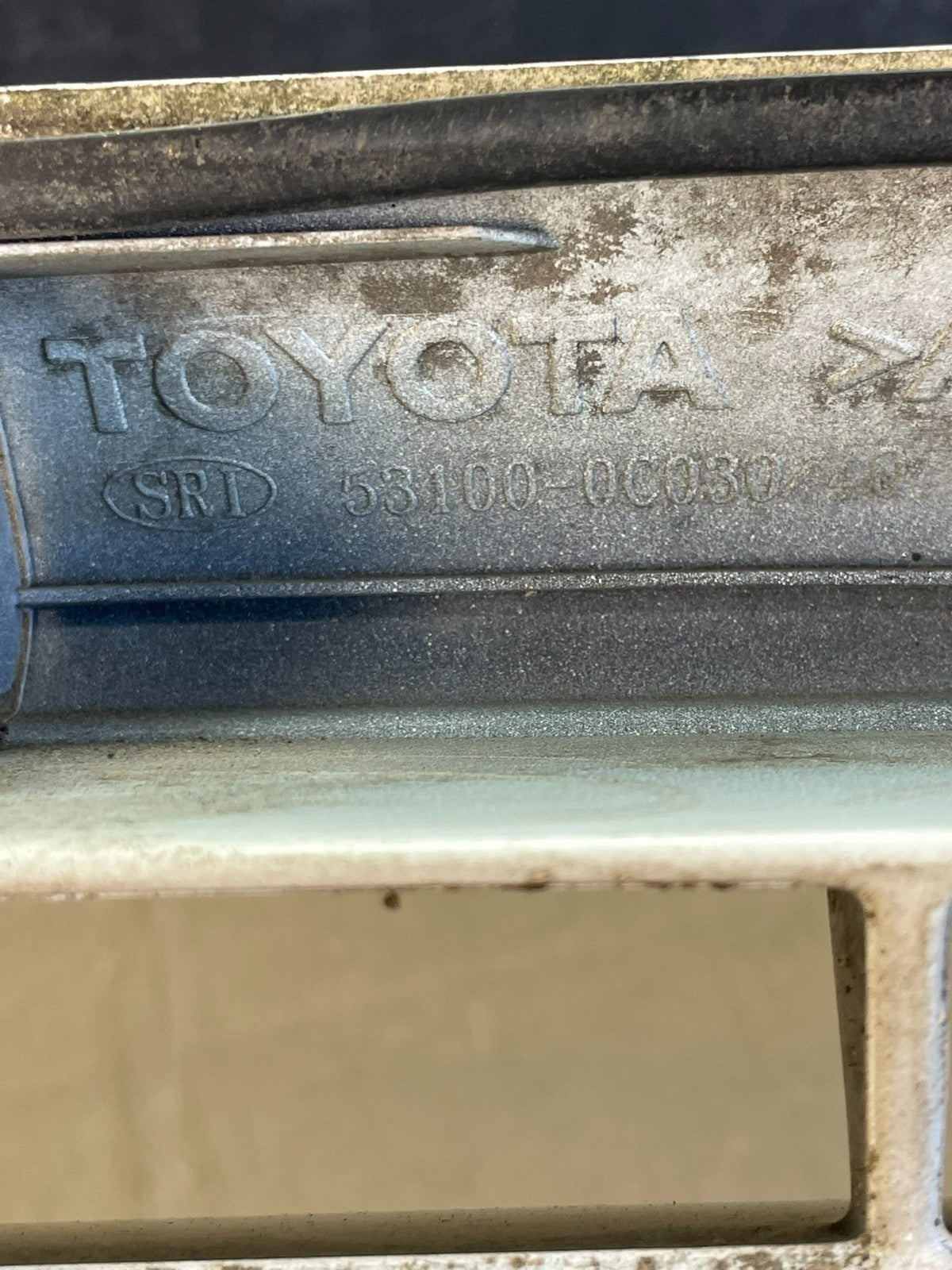 2001 to 2004 Toyota Sequoia Front Upper Grill Grille W/ Emblem AC9742 DW6