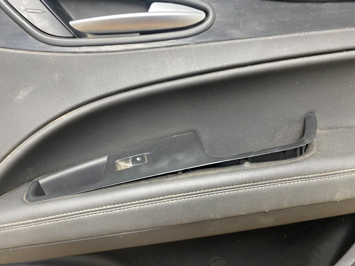 2017-2022 Alfa Romeo Stelvio Front Right Passenger Interior Door Panel M6907 DG3