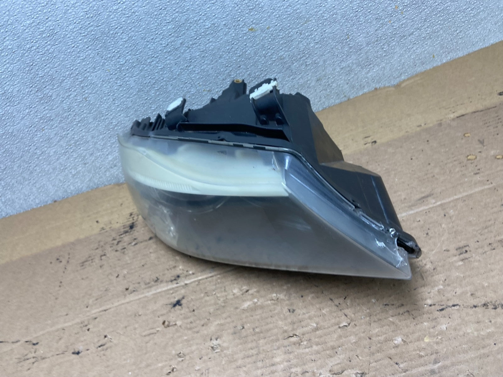 2009-2011 BMW 3 Series 328i 4/D Sedan Headlight Halogen Right Passenger AB3382 D1