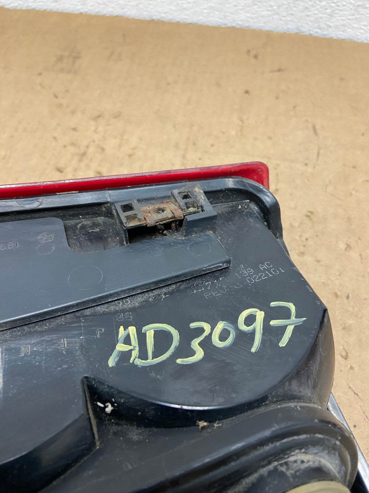 1999 - 2004 Jeep Grand Cherokee WJ Left Driver Lh Tail Light AD3097 LK7