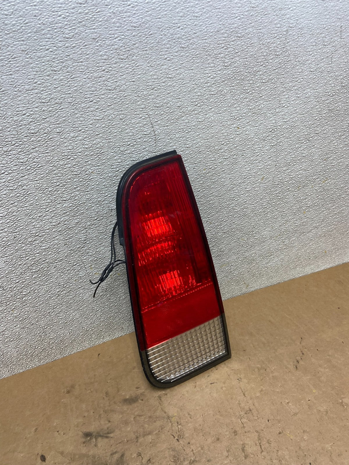 2003 to 2005 Lincoln Aviator Right Passenger Inner Tail Light Side OEM Z9348 DW2
