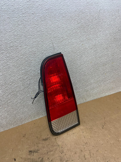 2003 to 2005 Lincoln Aviator Right Passenger Inner Tail Light Side OEM Z9348 DW2