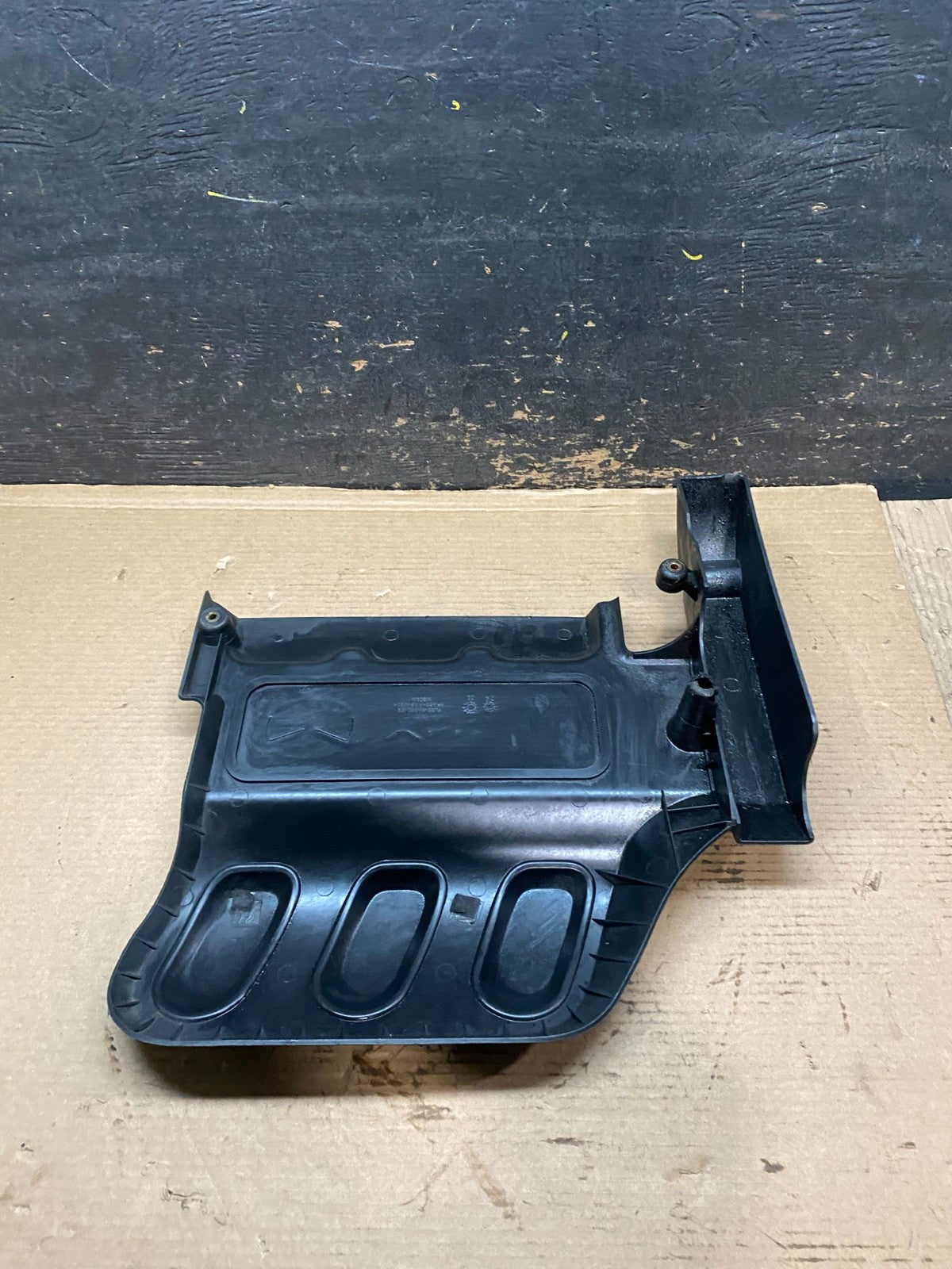 2001 to 2004 Mazda Tribute DOHC 24 VALVE Engine Shield Top Cover v9345 DG4