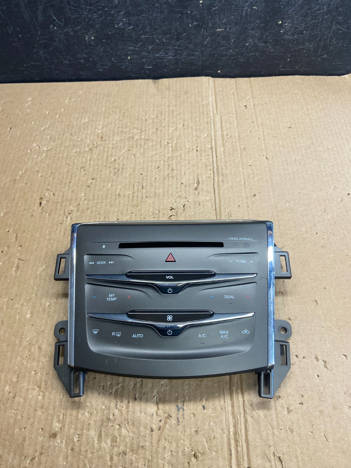 2013 to 2016 Lincoln MKS Radio Dual Climate Control Panel Air Vent AE4026 DG0