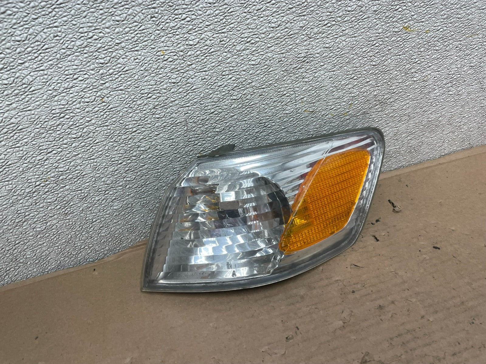 2000 - 2001 Toyota Camry Front Left Driver Lh Turn Signal AB0066 DW2