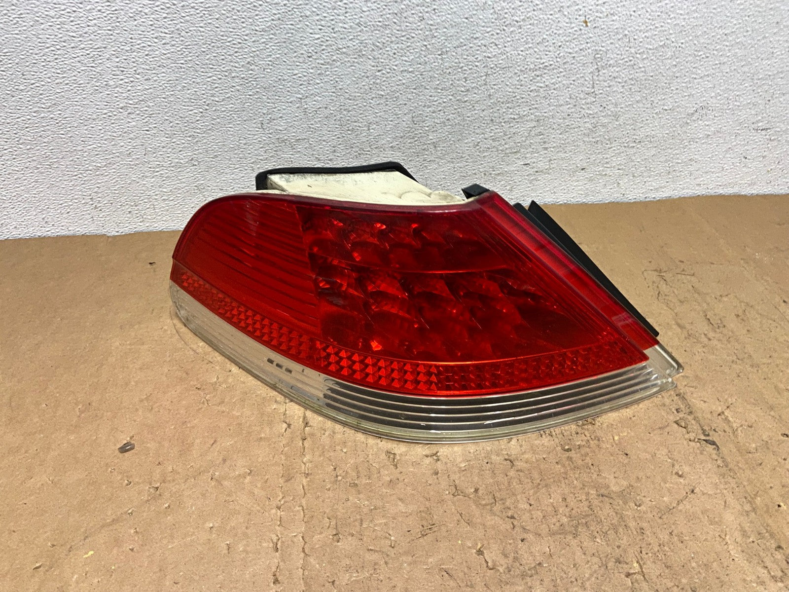 2002 to 2005 BMW 7-Series 745i 760i Left Driver LH Side Tail Light AD0636 LK0