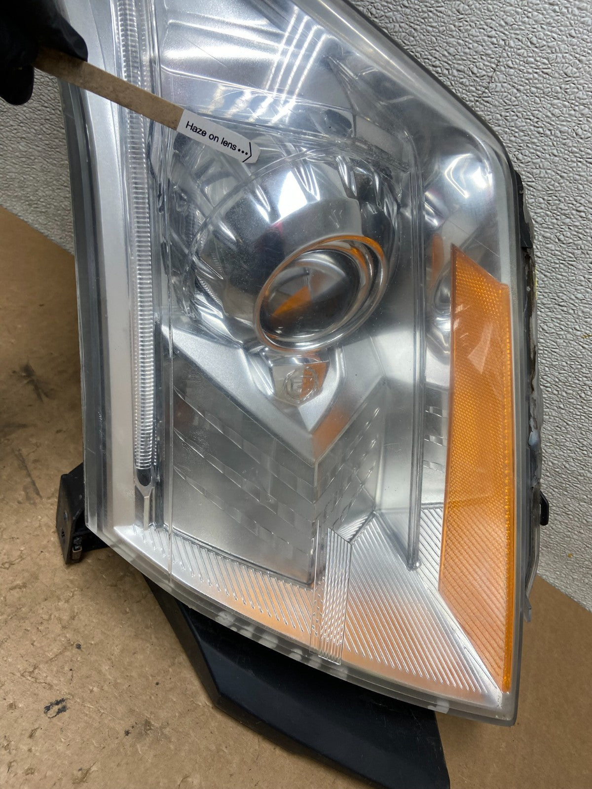 Xenon 2010 to 2016 Cadillac SRX Right Passegner Side Headlight Z7995 DW5