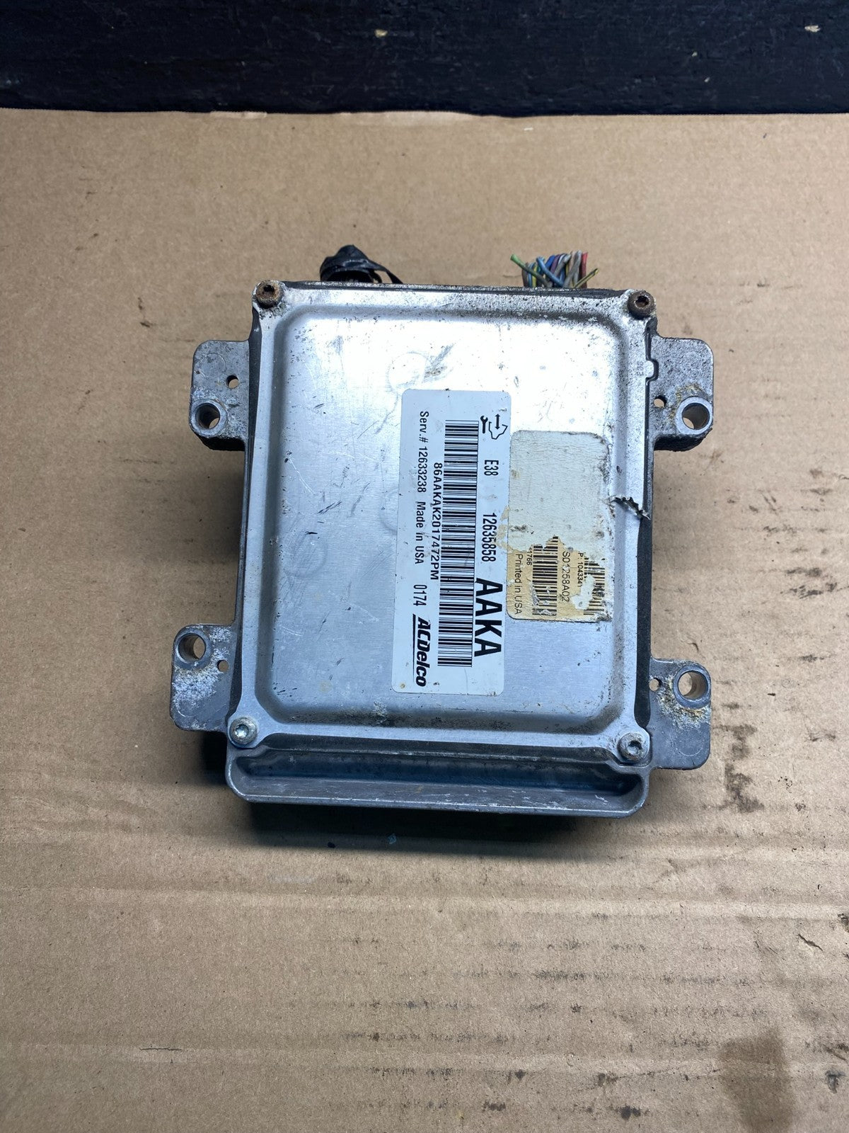 2010 - 2014 Chevrolet Express Savanna Engine Computer ECM ECU AE2104 DW1