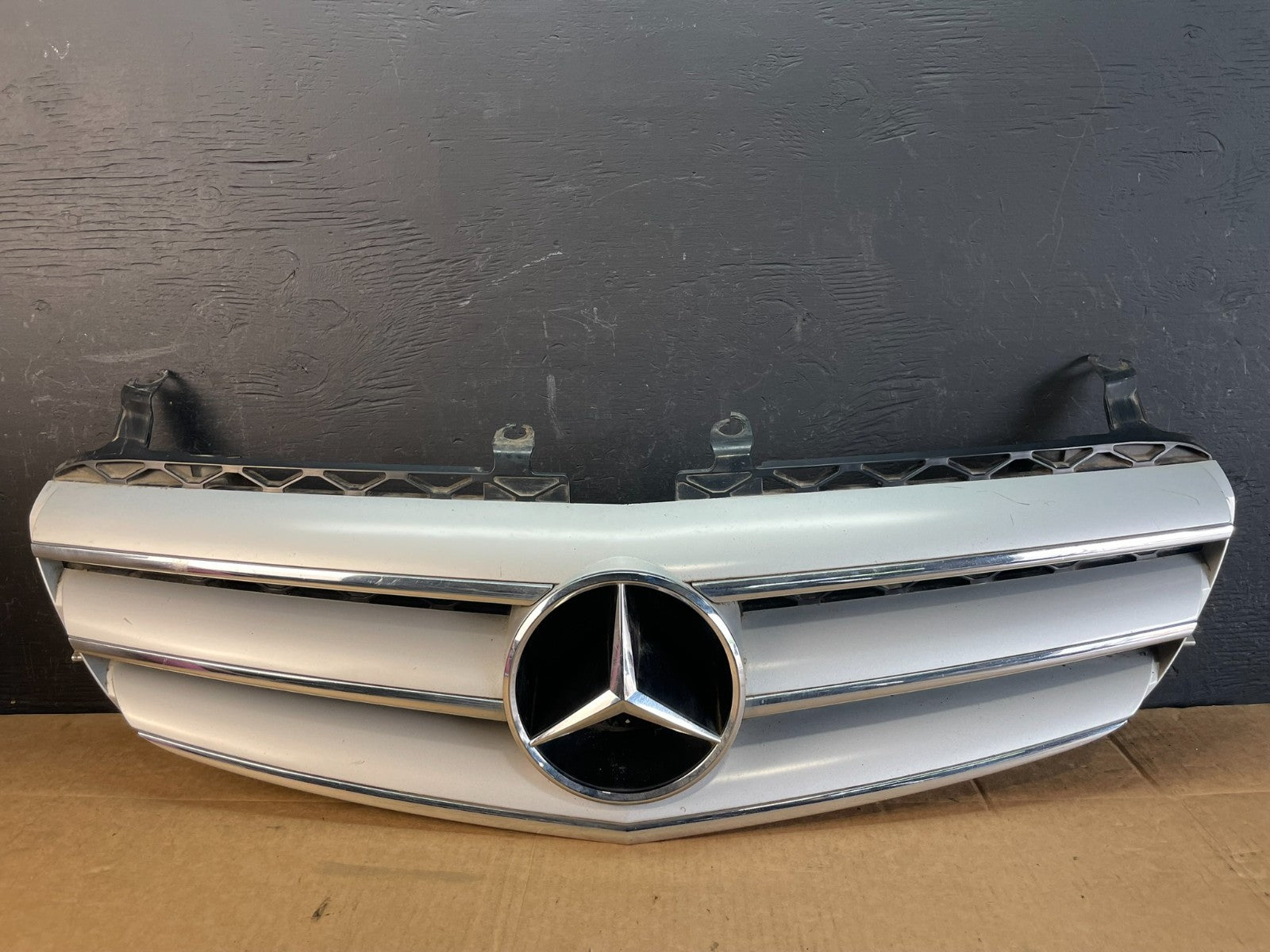2006-2008 Mercedes W251 R-Class R350 R500 Front Upper Grill Grille AC5129 DG0