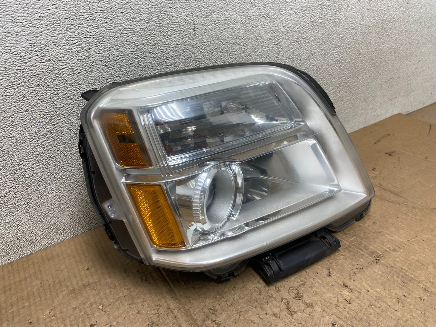 2010 to 2015 GMC Terrain Halogen Passenger Right Rh Side Headlight Oem AA8392 DW2