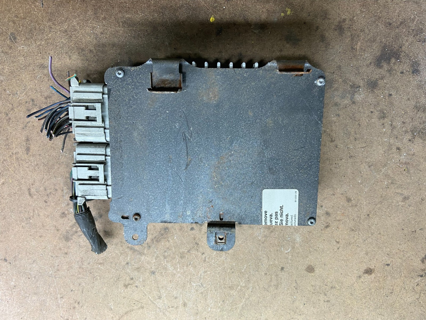 2003 Chrysler Dodge Caravan  3.3L Engine Control Unit ECU Module L1214 DG1