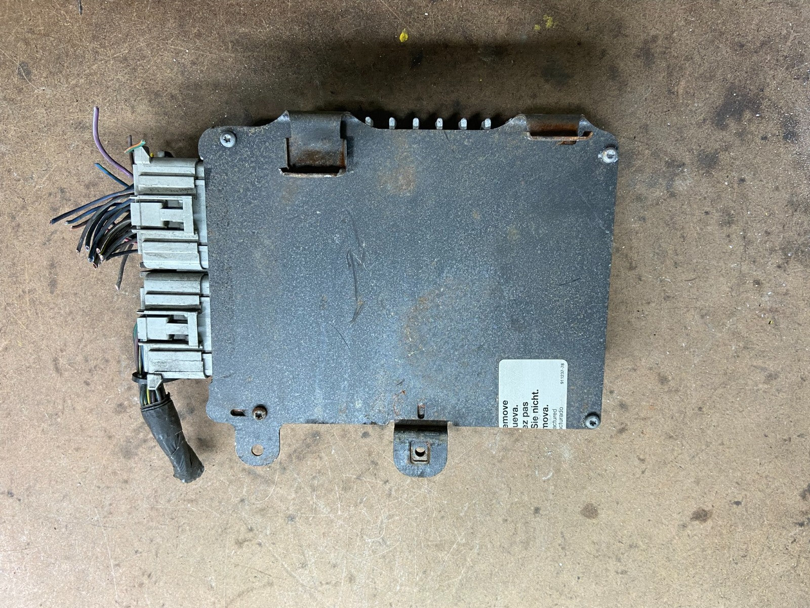 2003 Chrysler Dodge Caravan  3.3L Engine Control Unit ECU Module L1214 DG1