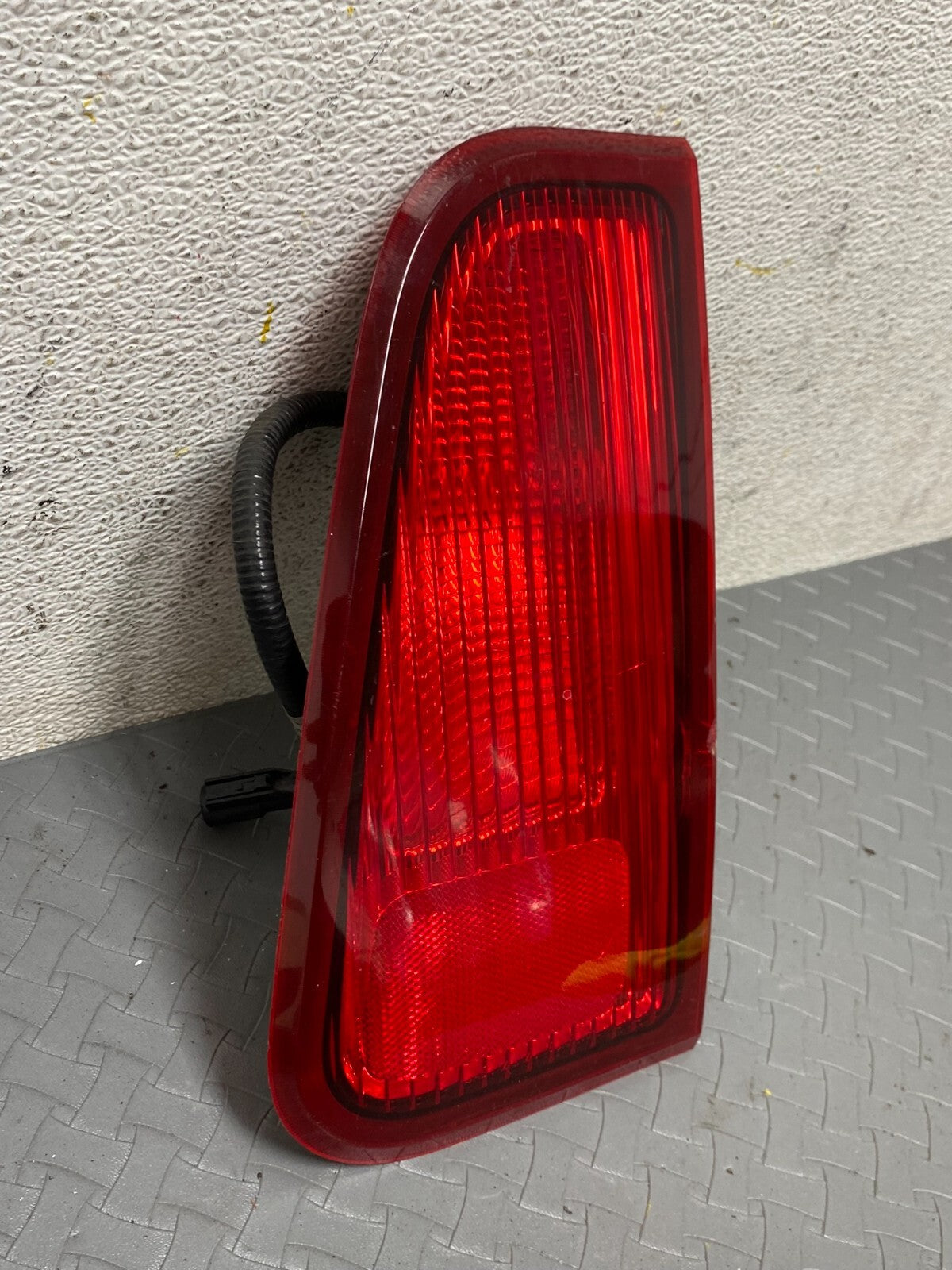 2003-2006 Lincoln Navigator Right Passenger RH Inner Tail Light OEM A2851 DG12