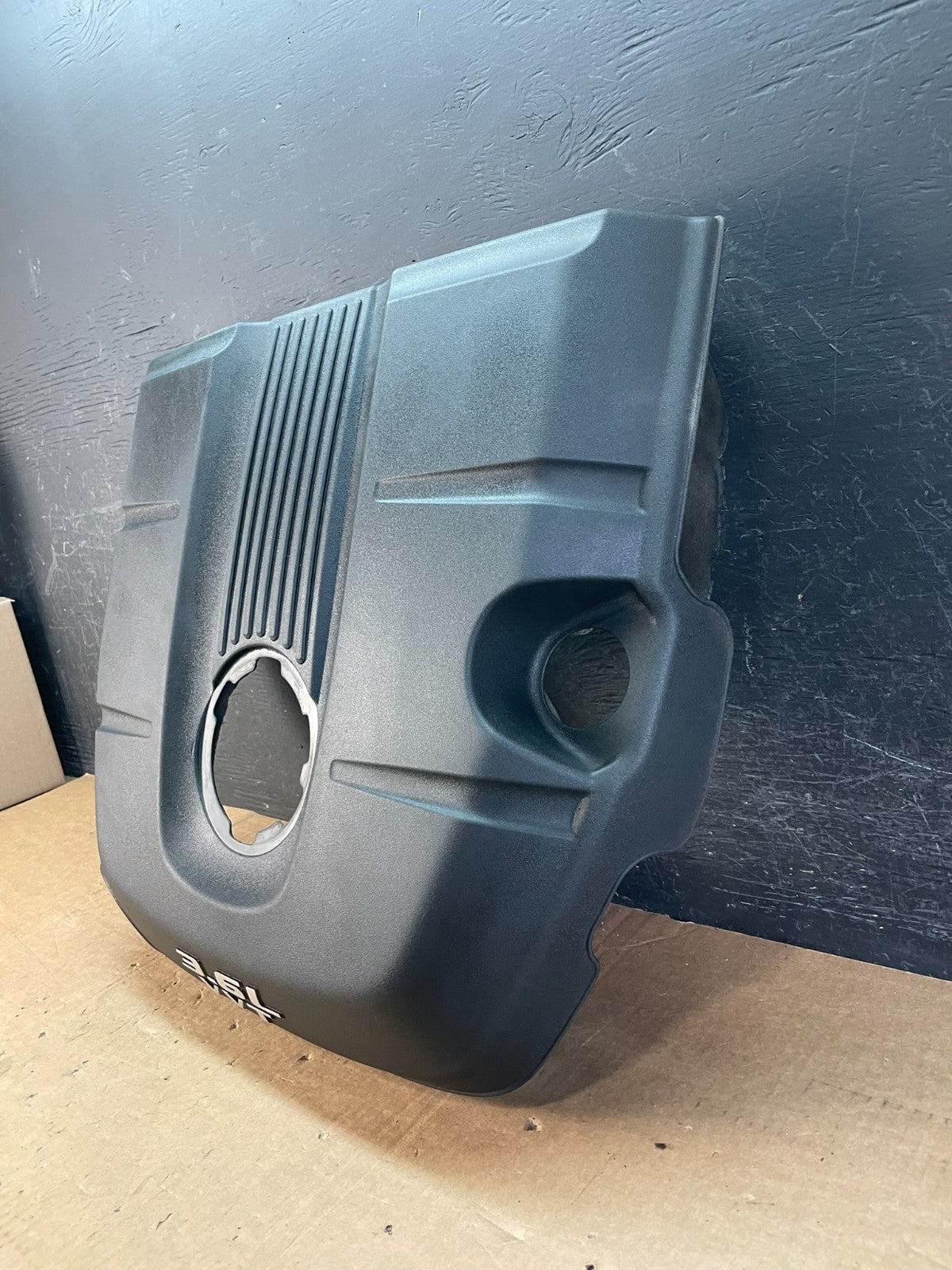 2012 to 2014 Jeep Grand Cherokee 3.6L Engine Cover AE8588 DG1