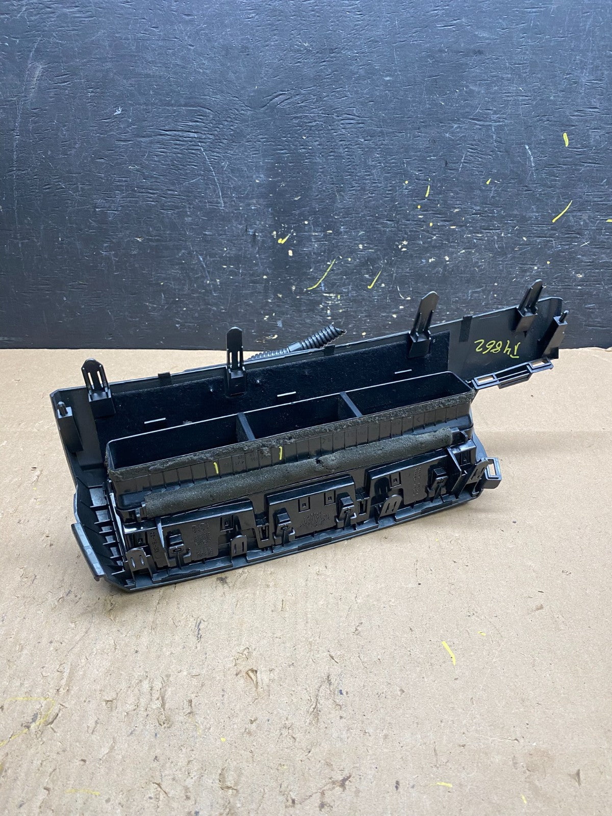 2012 2013 2014 Toyota Prius V Front Center Dash Air Vent T4862 PS4