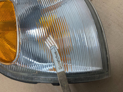 1998 to 2000 Toyota Sienna Right Turn Signal Side Marker Lamp AG6656 DW3