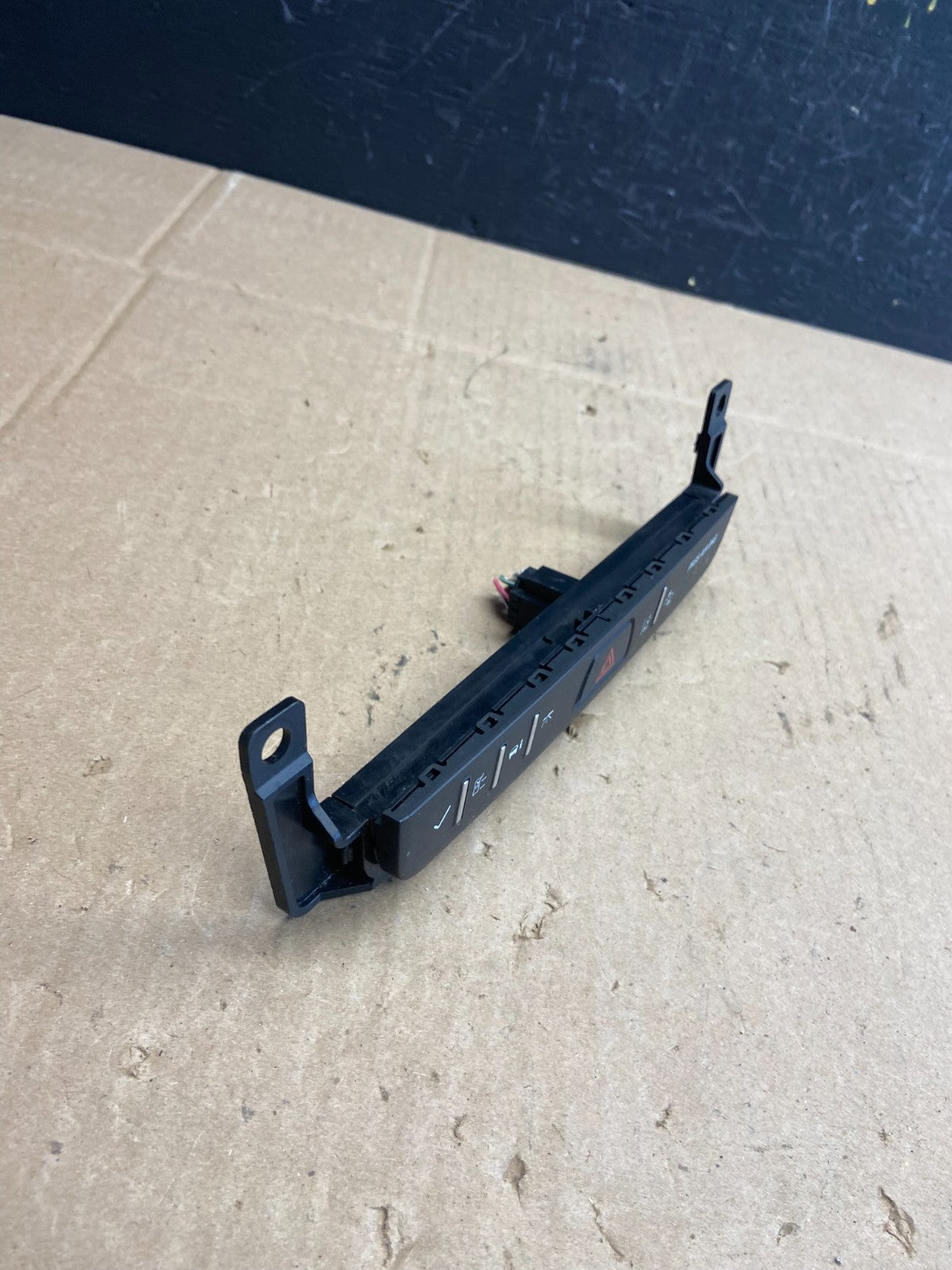 2013 - 2017 GMC Acadia Center Dash Hazard Warning Switch OEM AB9350 DG1