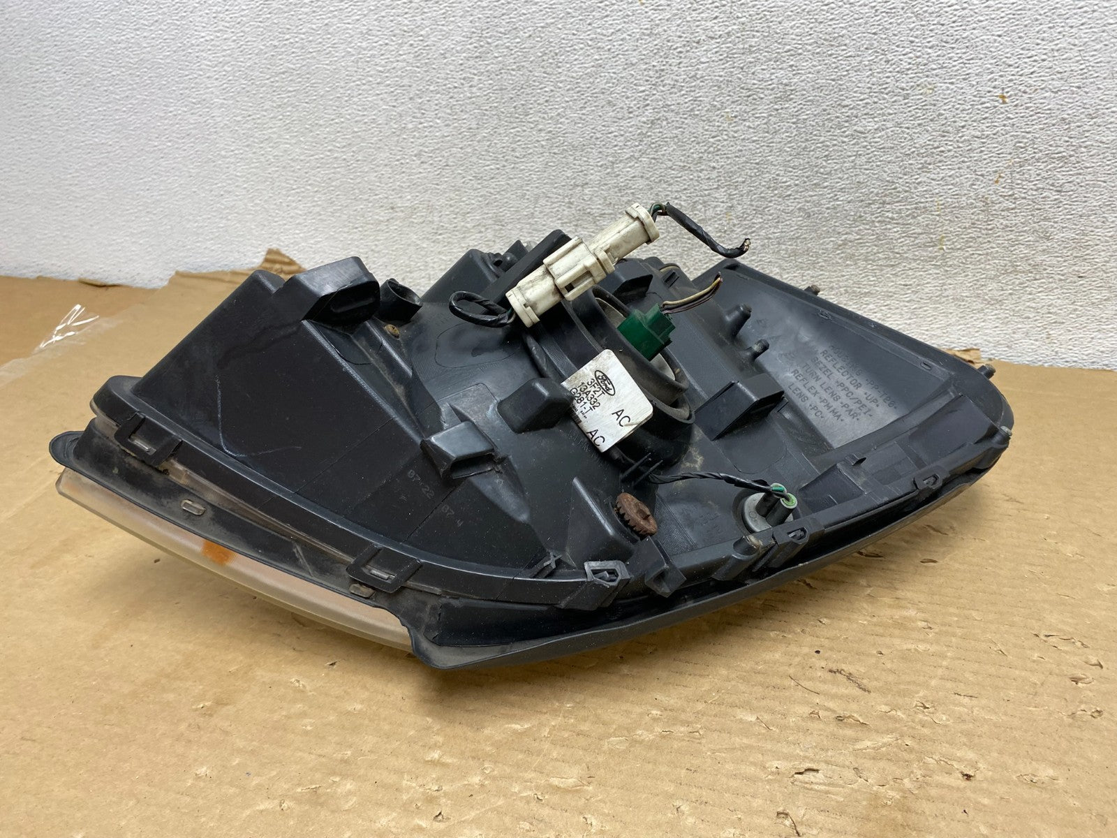 2004 - 2007 Ford Freestar Left Driver LH Side Headlight Halogen AG9249 DW6