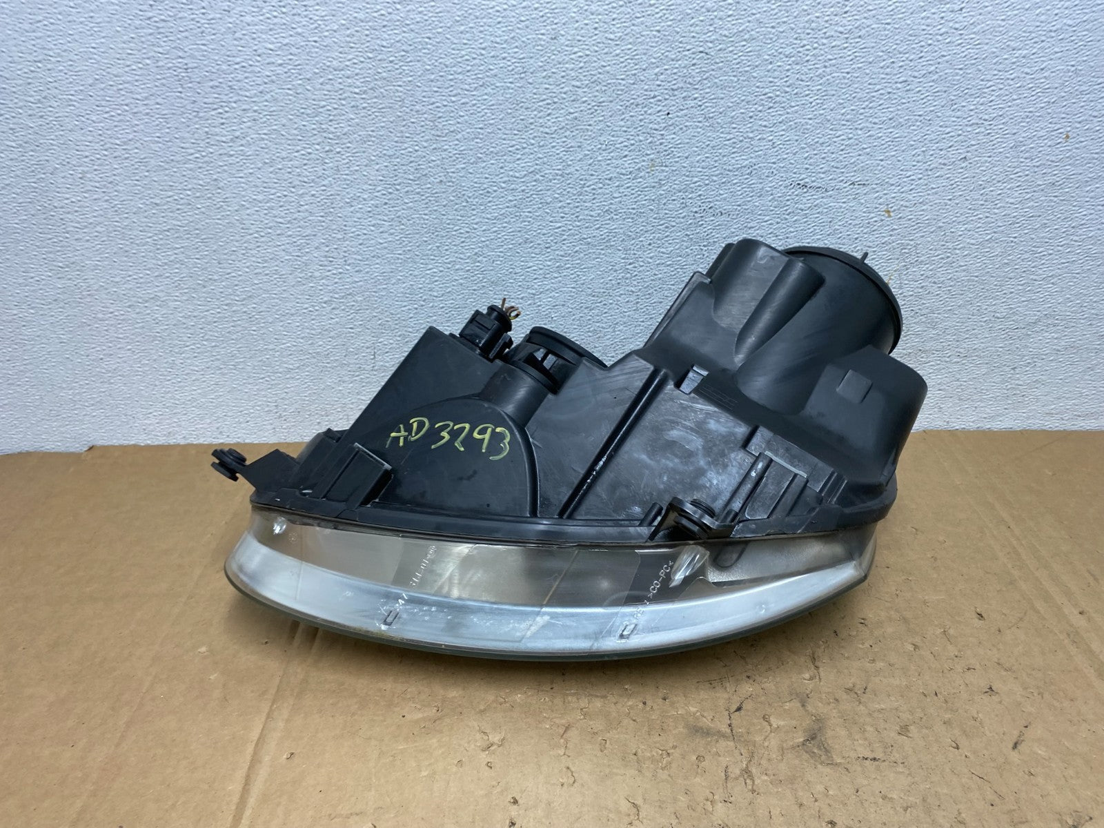 2005 - 2010 Volkswagen Jetta Right Passenger RH Side Headlight Halogen AD3293 DW5