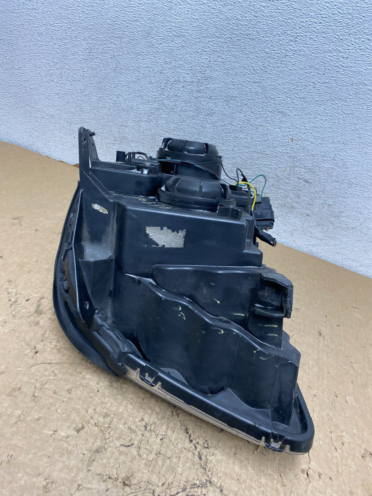 2010 to 2015 GMC Terrain Halogen Passenger Right Rh Side Headlight AF9480 DW9