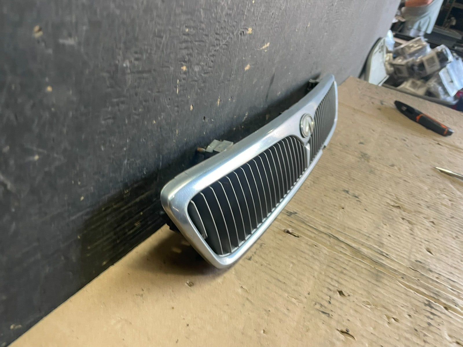 1999 Infiniti G20 Front Upper Grill Grille P8431 DG2