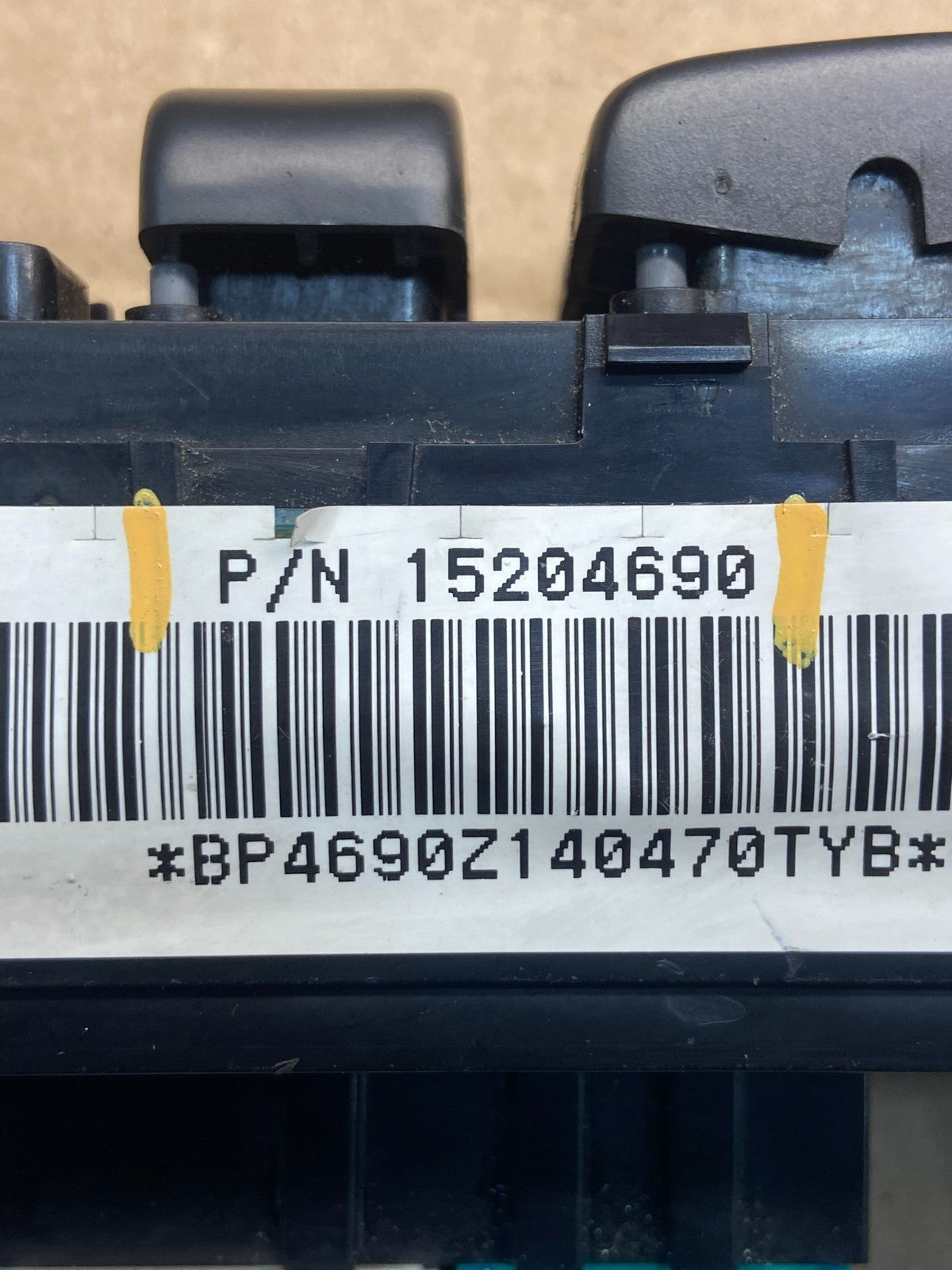 2006 to 2009 Chevrolet Trailblazer Front Left Master Window Door Switch AE24866