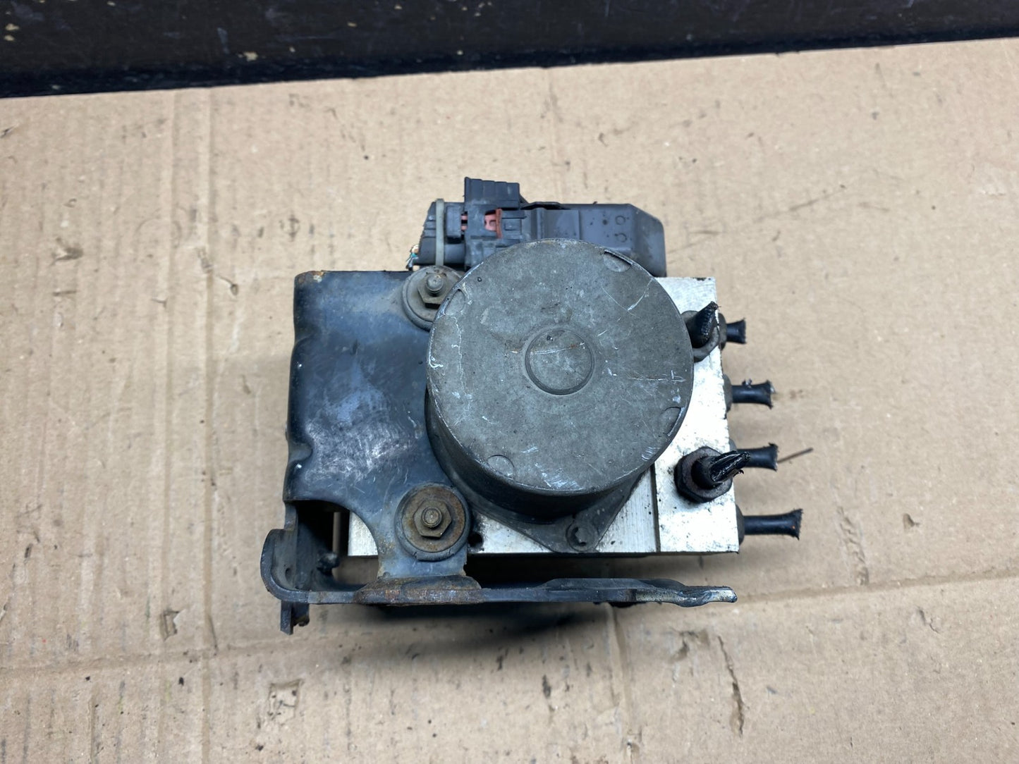 2009 to 2014 Cadillac Escalade ABS Pump Anti Lock Brake Module V2332 DG4
