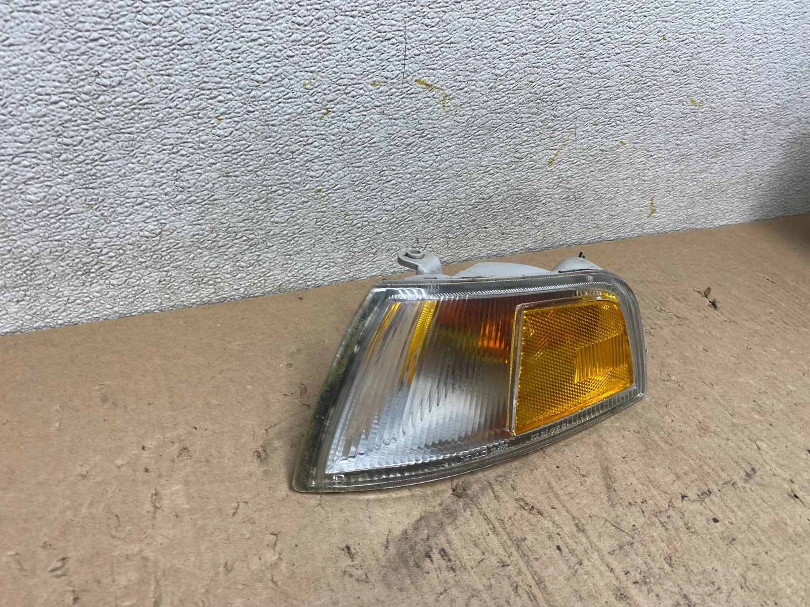 1997 to 2001 Mitsubishi Mirage Left Driver LH Turn Signal OEM Q2764 DG2