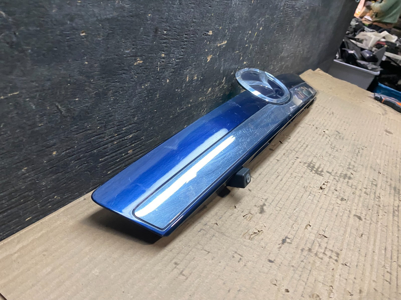 2007-2009 Mazda CX-9 Trunk Lid Garnish Panel Molding Trim Backup Camera V2553 DG2