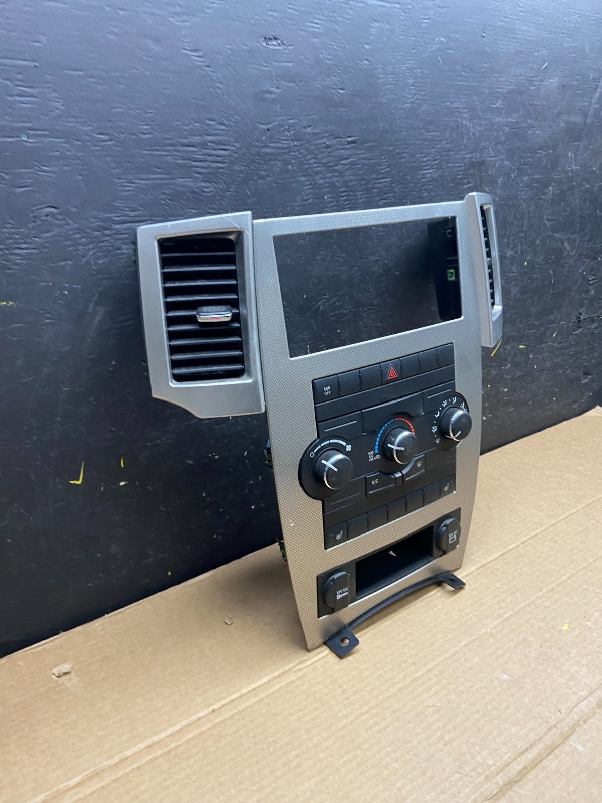 2008 to 2010 Jeep Grand Cherokee Center A/C Heater Climate Control W0111 DG3
