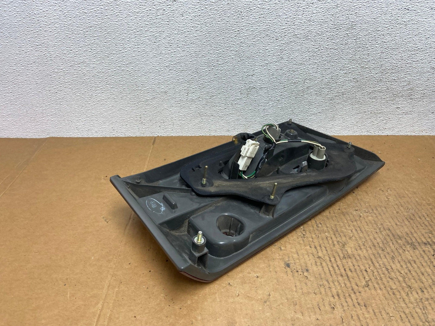 2000 2001 Lexus ES300 Inner Right Passenger RH Side Tail Light AE0624 LK3