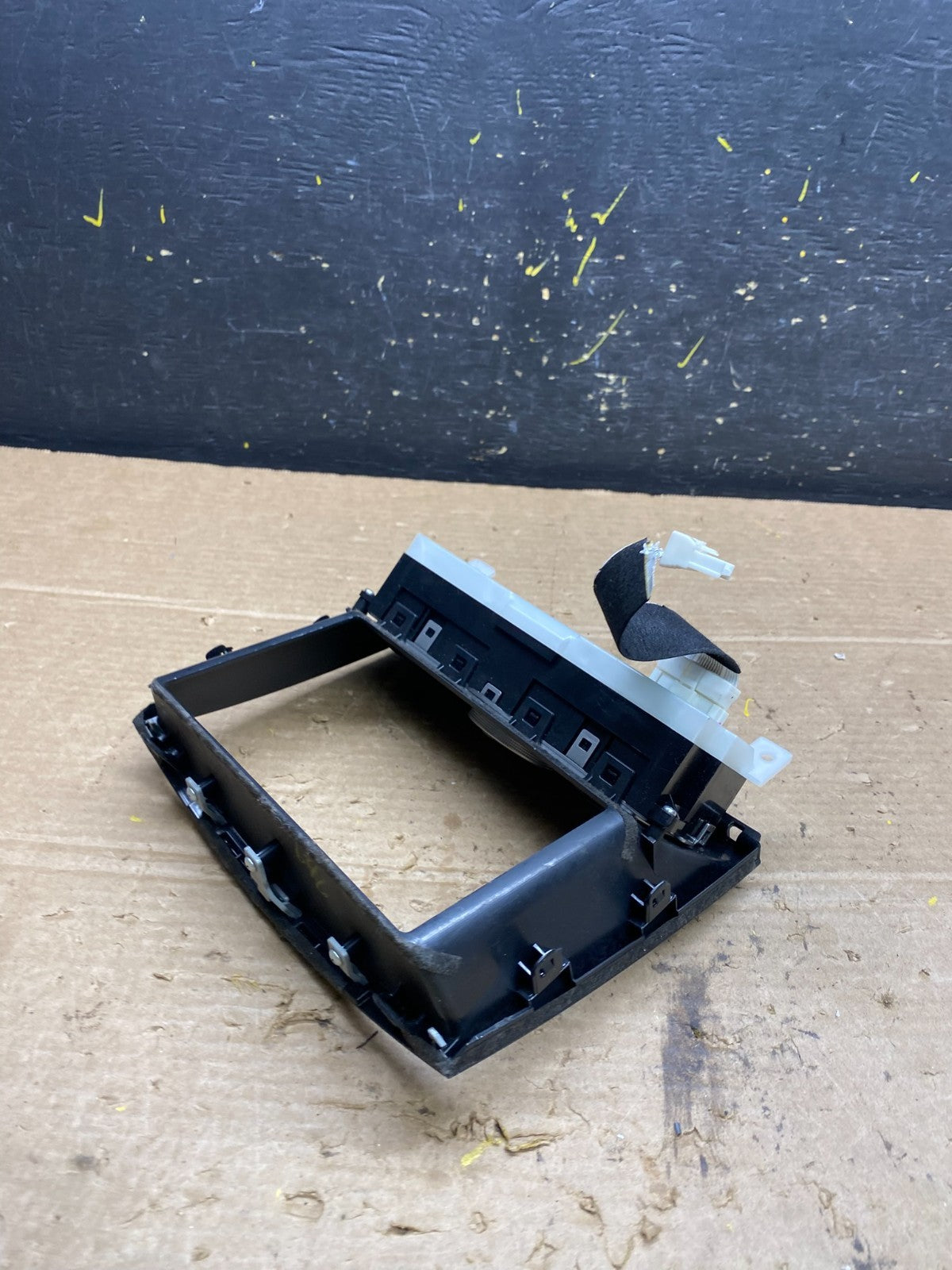 2008 - 2009 Infiniti G35 EX35 Radio Player Screen Panel Bezel W9730 DG3
