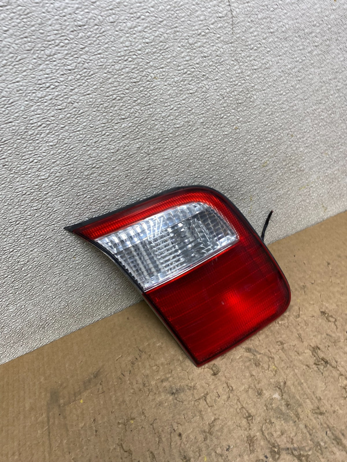 2001 2002 Subaru Forester Left Driver Inner Lid Mounted Tail Light Oem W7858 DW2