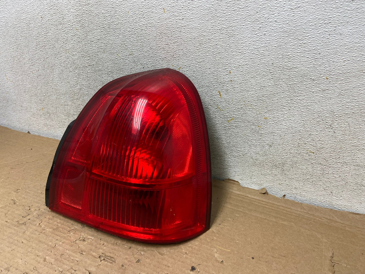 2003 to 2011 Lincoln Town Car Right Passenger Rh Tail Light AH9023 LK2