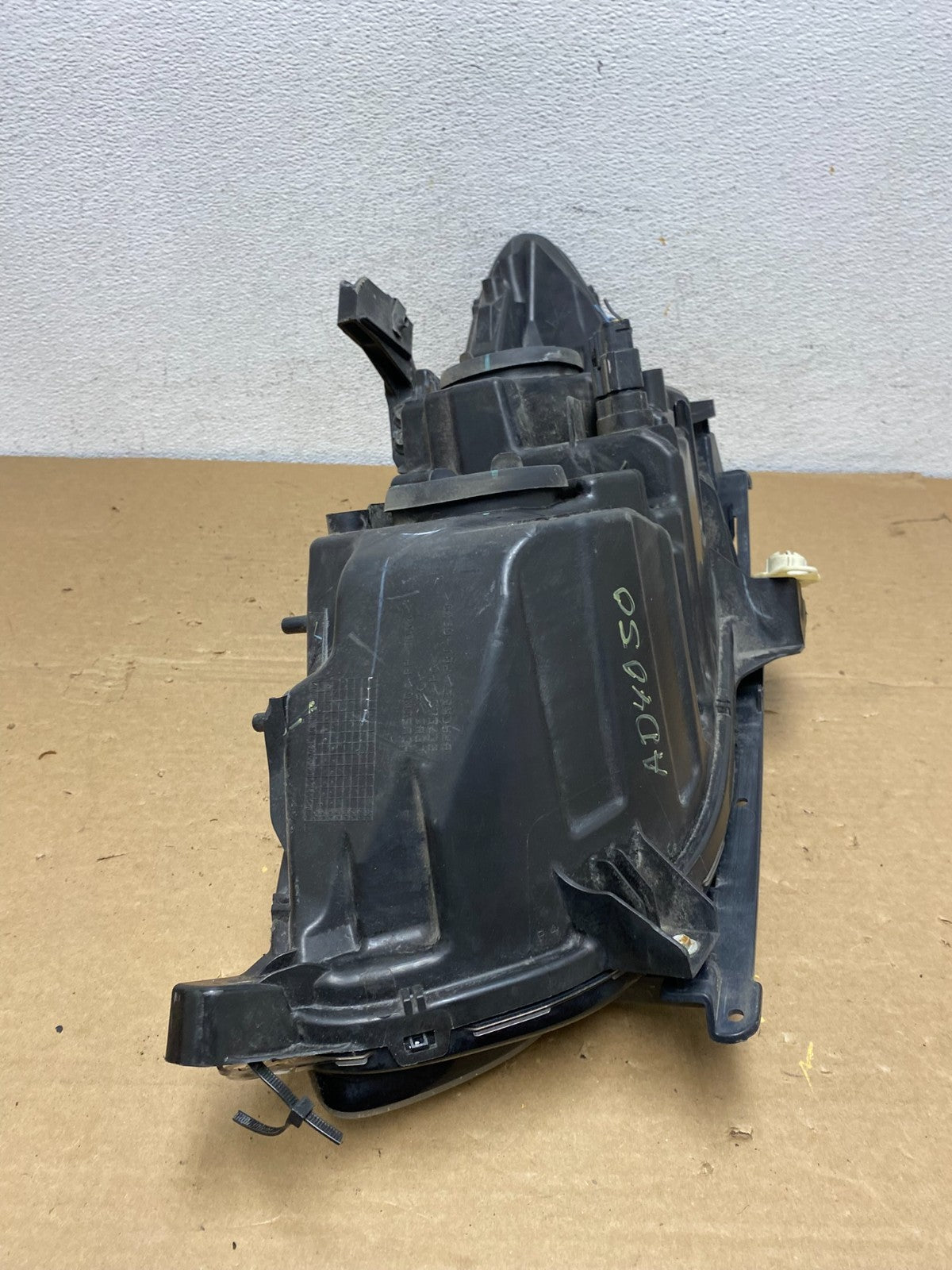 2013 to 2016 Ford Fusion Right Passenger Rh Side Headlight AD4050 DW9